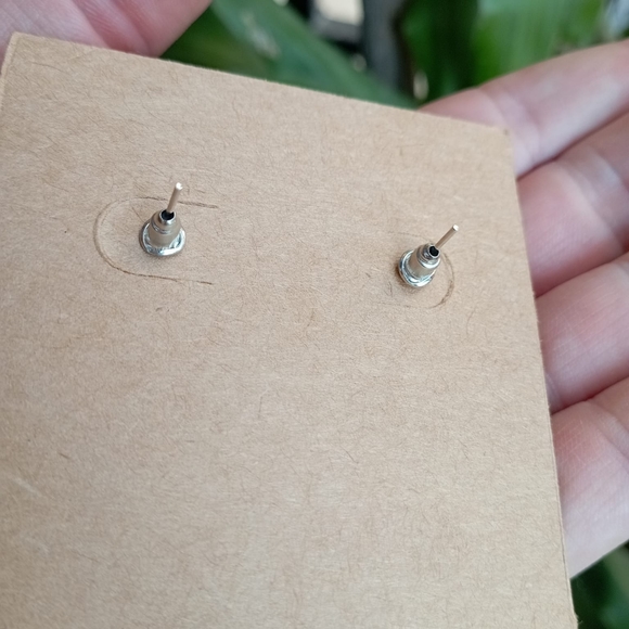 Champagne Earrings - Picture 3 of 7